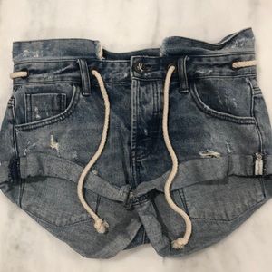 One teaspoons size 25 woman